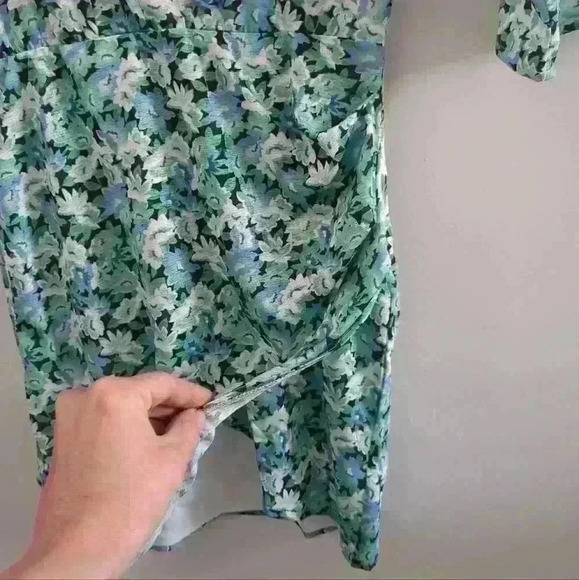 PULL&BEAR | Women's Green/Blue Floral Deep V-neck Wrap Mini Dress - Picture 3 of 6